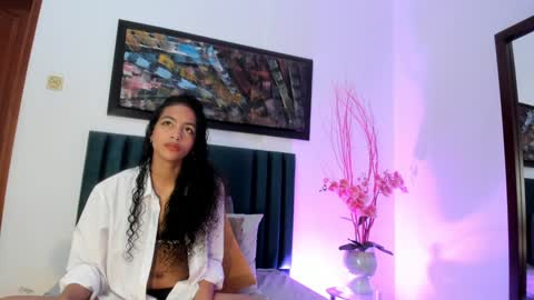 AntonellaHall  online show from 17, 1, 2025