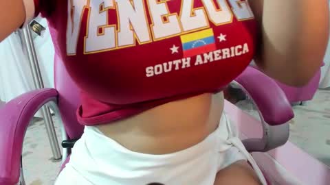 Snapshot of antonellakling_ chatting on 22, 10, 2025 ANTONELLA online show from 22, 10, 2025