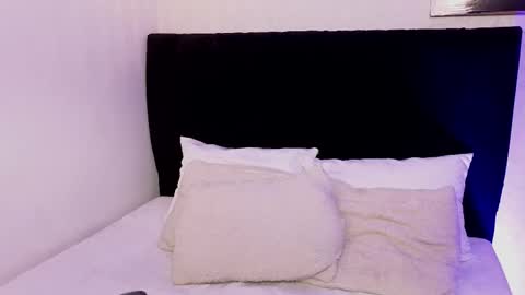 antonellariva_ online show from 5, 2, 2026