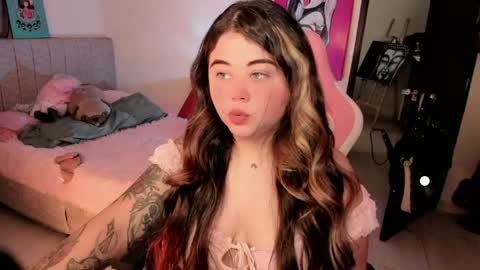   Independent model  online show from 17, 5, 2026
