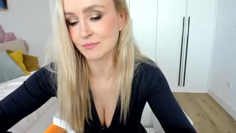 Snapshot of aoifeoneal chatting on 9, 7, 2026 AoifeOneal online show from 9, 7, 2026