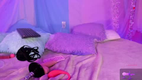 Snapshot of apple_of_pleasure chatting on 16, 4, 2026 Lily online show from 16, 4, 2026