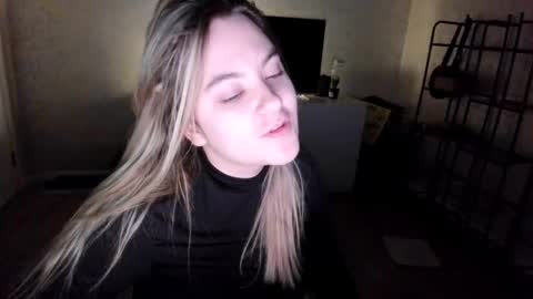 Snapshot of appleyummybuns chatting on 29, 10, 2025 appleyummybuns online show from 29, 10, 2025