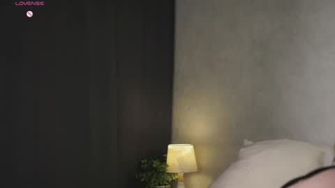 Snapshot of approche_toi_petite chatting on 18, 5, 2026 Meghan online show from 18, 5, 2026