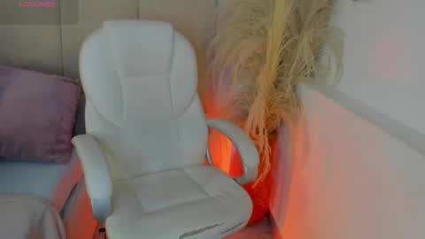 Snapshot of april_ebony18_ chatting on 28, 5, 2026 April online show from 28, 5, 2026