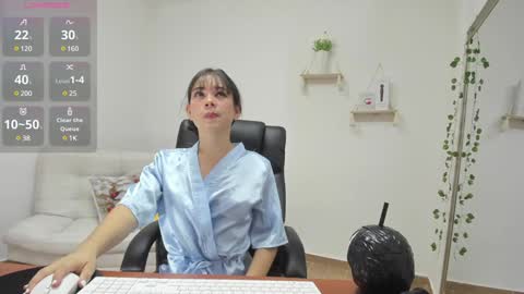 Snapshot of aprildubois_ chatting on 6, 12, 2024 April online show from 6, 12, 2024