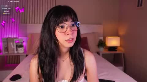 aprilqueenie online show from 17, 5, 2026