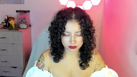 aqua emilly online show from 11, 11, 2025