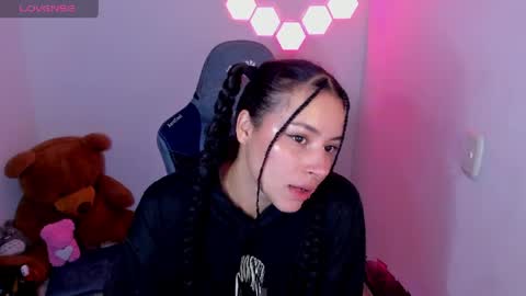 aqua emilly online show from 6, 4, 2026