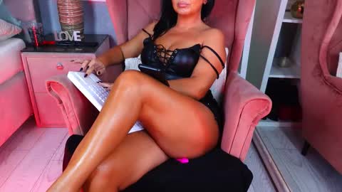 AQueenMonica online show from 19, 9, 2025