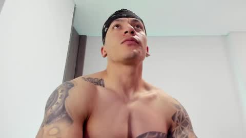 Snapshot of aquiles_51 chatting on 7, 6, 2026 Jonathan online show from 7, 6, 2026