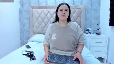 Snapshot of aresandgabby chatting on 13, 9, 2025 Ares And Gabby online show from 13, 9, 2025