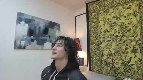 aria y orien  online show from 10, 11, 2025