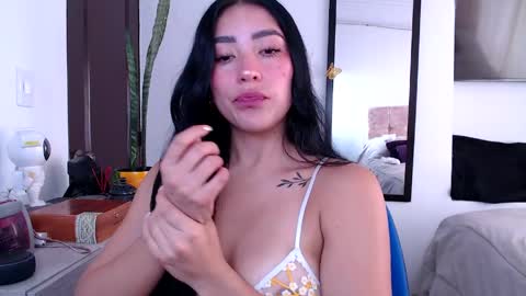 Snapshot of aria_castelli chatting on 26, 5, 2026 Aria Castelli online show from 26, 5, 2026