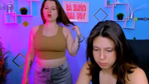Snapshot of aria_wild_ chatting on 4, 7, 2026 aria_wild_ online show from 4, 7, 2026