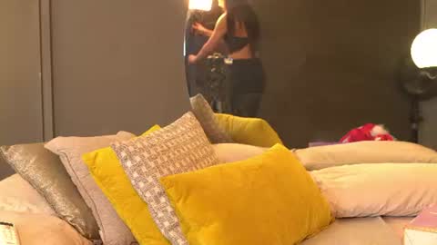 Snapshot of ariaa_isabell chatting on 8, 7, 2026 Ariaa online show from 8, 7, 2026