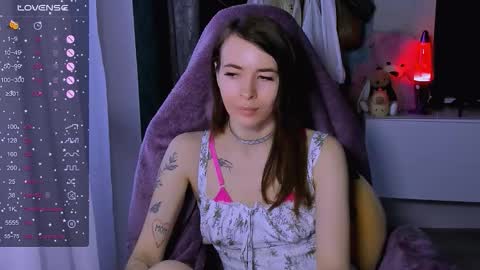 Snapshot of ariamill chatting on 28, 11, 2025 Ari online show from 28, 11, 2025