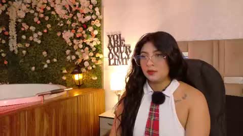 Snapshot of ariana_foxx__ chatting on 13, 7, 2026 Ariana online show from 13, 7, 2026