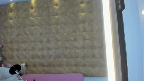 Snapshot of ariana_morelly chatting on 16, 4, 2026 ARIANA MORELLY online show from 16, 4, 2026