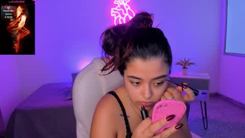 Snapshot of ariana_pierce chatting on 13, 11, 2025 Ariana online show from 13, 11, 2025