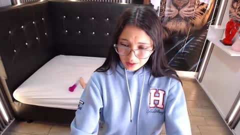 Snapshot of ariana_toro chatting on 23, 12, 2025 ariana_toro online show from 23, 12, 2025