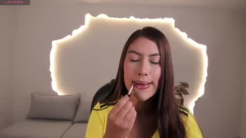 Ariana Dumont online show from 17, 6, 2026