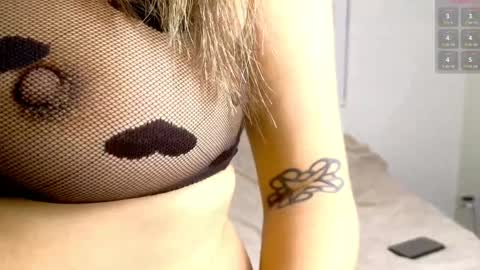 Arianna Pea online show from 1, 1, 2025