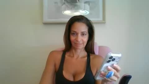 Snapshot of ariannaxoo chatting on 10, 6, 2026 ariannaxoo online show from 10, 6, 2026
