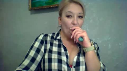 Snapshot of arielxloveresss chatting on 8, 11, 2025 ArielXLoveresss online show from 8, 11, 2025