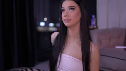 Snapshot of arinarhodes chatting on 19, 12, 2025 Arina online show from 19, 12, 2025
