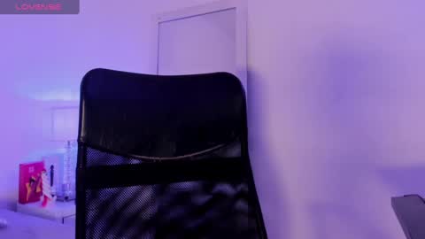 Ari Robert online show from 2, 3, 2025