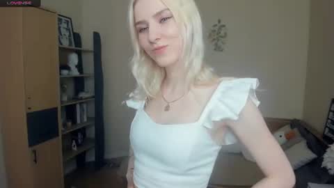 Snapshot of arlavitullo chatting on 17, 7, 2026 Emily online show from 17, 7, 2026
