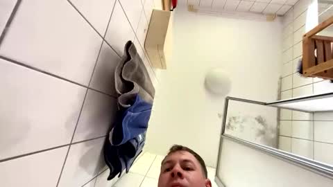 Snapshot of armyskater32 chatting on 8, 10, 2025 armyskater32 online show from 8, 10, 2025