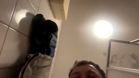 Snapshot of armyskater32 chatting on 14, 10, 2025 armyskater32 online show from 14, 10, 2025