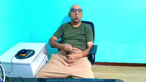 Snapshot of arnelux72 chatting on 24, 4, 2026 arnelux72 online show from 24, 4, 2026