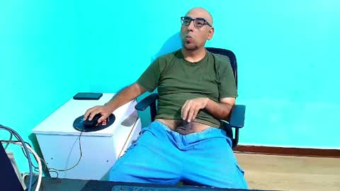 Snapshot of arnelux72 chatting on 2, 5, 2026 arnelux72 online show from 2, 5, 2026