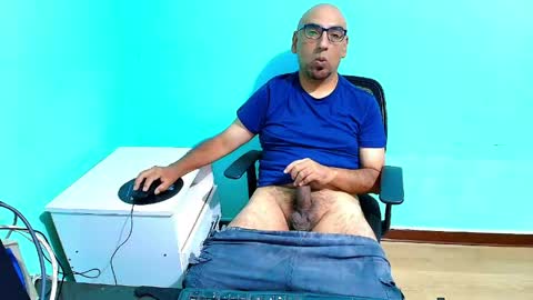 Snapshot of arnelux72 chatting on 6, 5, 2026 arnelux72 online show from 6, 5, 2026