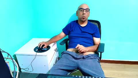Snapshot of arnelux72 chatting on 7, 5, 2026 arnelux72 online show from 7, 5, 2026