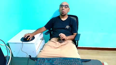 Snapshot of arnelux72 chatting on 10, 5, 2026 arnelux72 online show from 10, 5, 2026