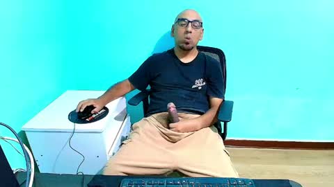 Snapshot of arnelux72 chatting on 11, 5, 2026 arnelux72 online show from 11, 5, 2026