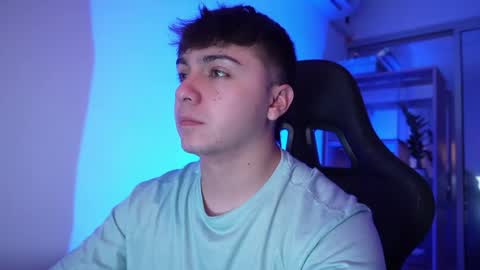 Snapshot of aron__cooper chatting on 6, 5, 2026 aron__cooper online show from 6, 5, 2026
