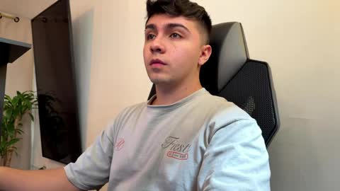 Snapshot of aron__cooper chatting on 22, 5, 2026 aron__cooper online show from 22, 5, 2026