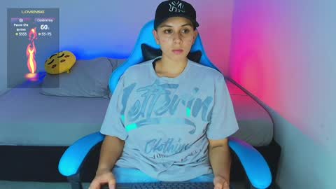 Snapshot of arontroy_wi chatting on 19, 1, 2025 noah and ivy online show from 19, 1, 2025