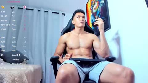 Snapshot of aronvillegas chatting on 19, 11, 2025 online show from 19, 11, 2025