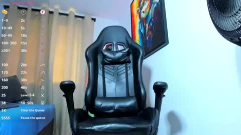 Snapshot of aronvillegas chatting on 4, 7, 2026 online show from 4, 7, 2026
