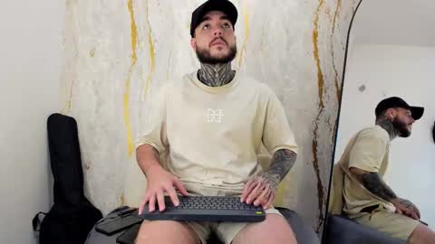 Snapshot of aronwade chatting on 30, 10, 2025 Aron online show from 30, 10, 2025