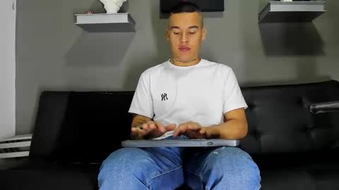 Snapshot of aroon_fit chatting on 2, 2, 2026 AROON HOT online show from 2, 2, 2026