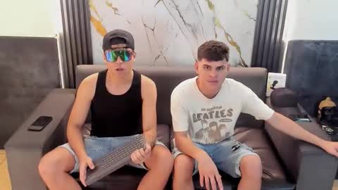 Aroon   online show from 10, 4, 2026