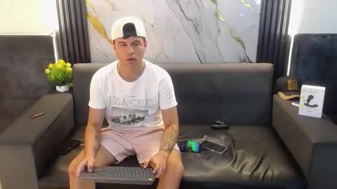 Aroon   online show from 12, 4, 2026