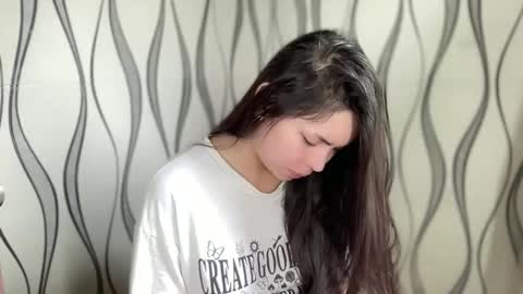 KATE MORE  online show from 14, 11, 2025